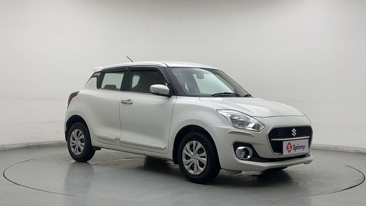 Used 2022 Maruti Suzuki Swift VXi Petrol Manual exterior RIGHT FRONT CORNER VIEW