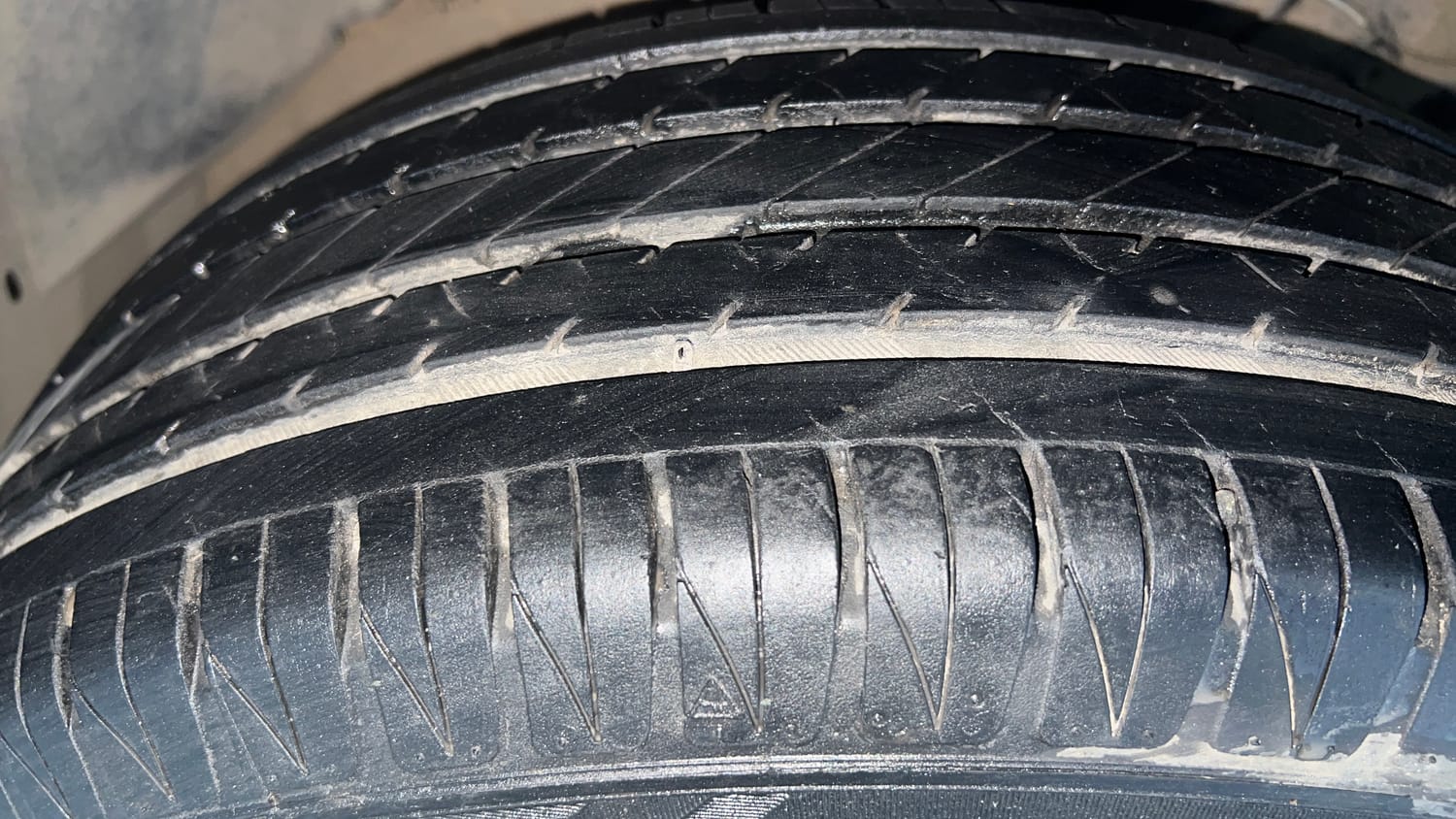 Used 2018 Maruti Suzuki Vitara Brezza ZDI Plus  Dual Tone Diesel Manual tyres RIGHT FRONT TYRE TREAD VIEW