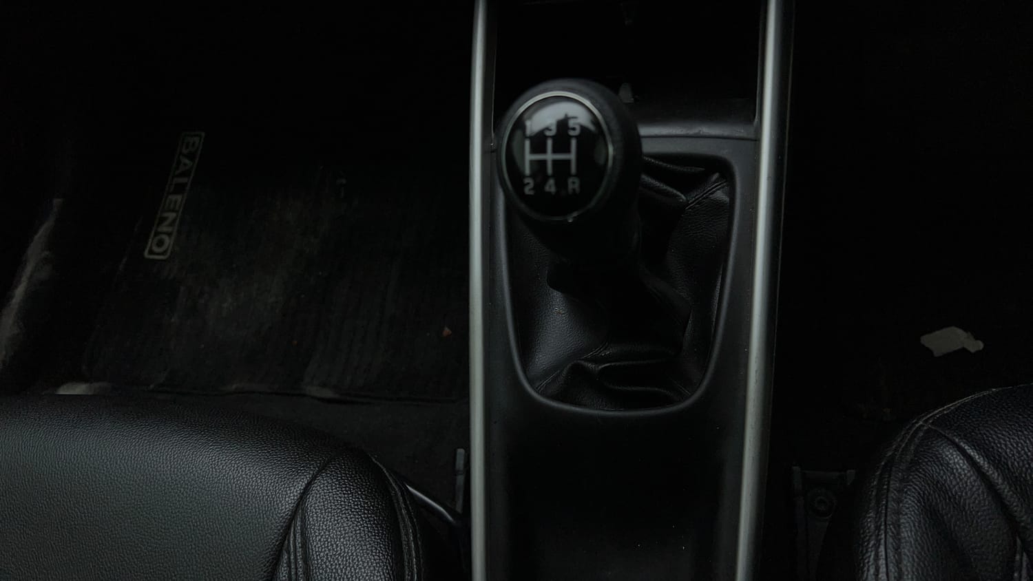 Used 2017 Maruti Suzuki Baleno Zeta 1.2 Petrol Manual interior GEAR  KNOB VIEW