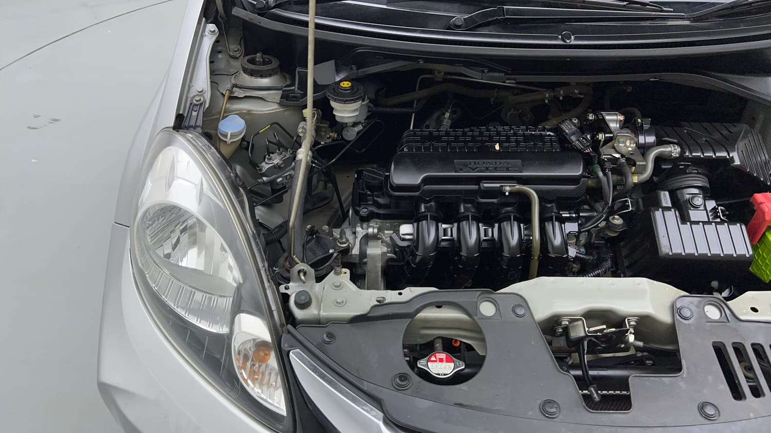 Used 2016 Honda Amaze 1.2 S i-VTEC Petrol Manual engine ENGINE RIGHT SIDE VIEW