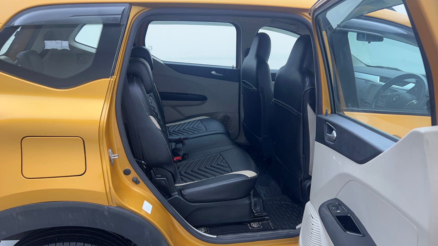 2020 Renault Triber RXZ EASY-R AMT-18