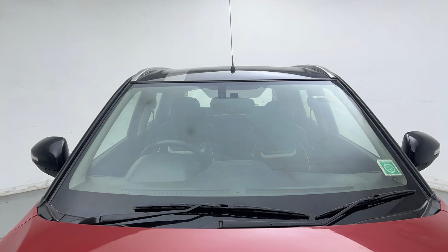 Used 2018 Maruti Suzuki Vitara Brezza ZDI Plus  Dual Tone Diesel Manual exterior FRONT WINDSHIELD VIEW