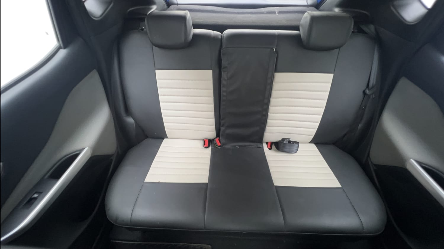 2021 Nissan Magnite XV Turbo Dual Tone-23