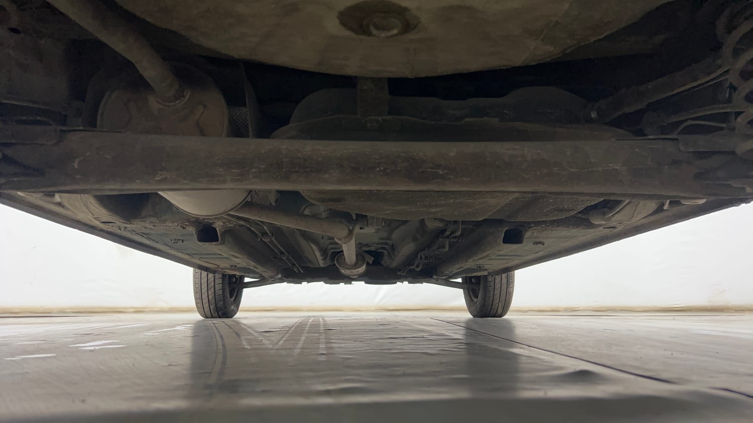 Used 2022 Renault Kwid RXL (O) 0.8 Petrol Manual extra REAR UNDERBODY VIEW (TAKEN FROM REAR)