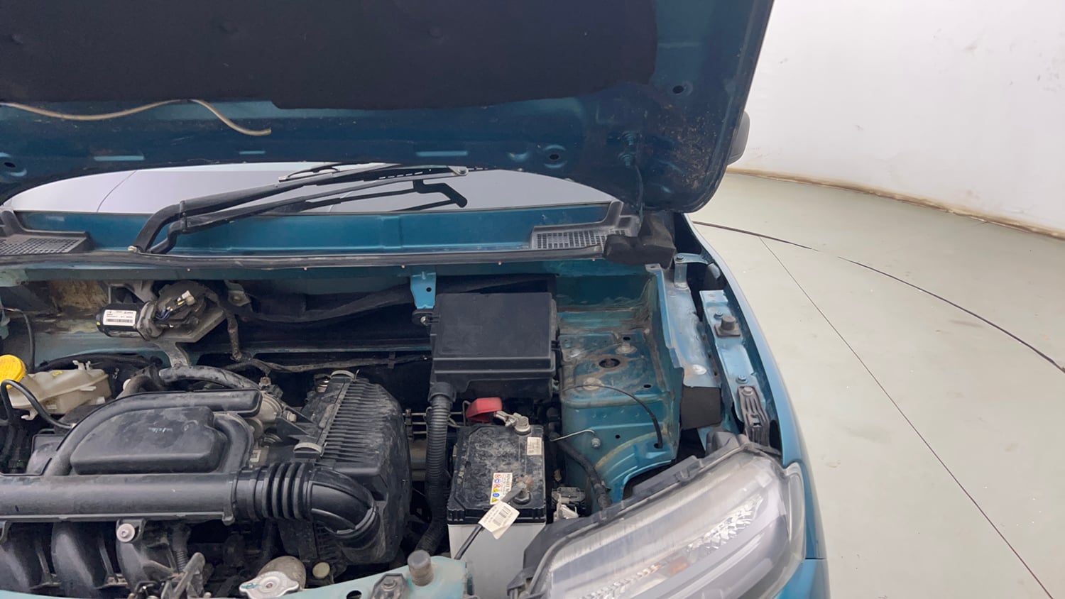 Used 2022 Renault Kwid RXL (O) 0.8 Petrol Manual engine ENGINE LEFT SIDE HINGE & APRON VIEW