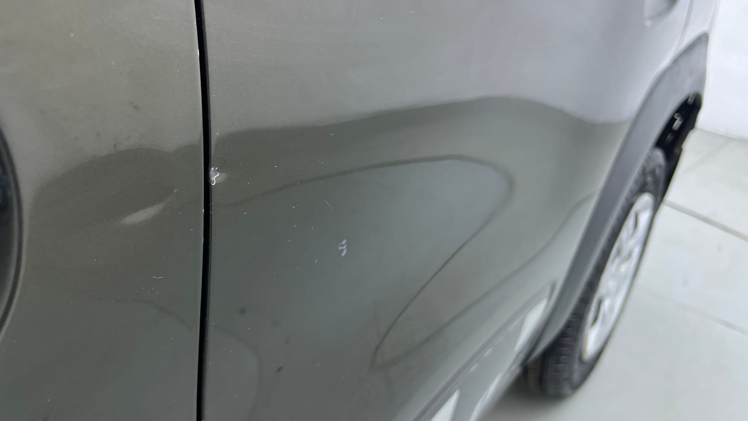 Used 2017 Renault Kwid 1.0 RXT Petrol Manual dents MINOR DENT
