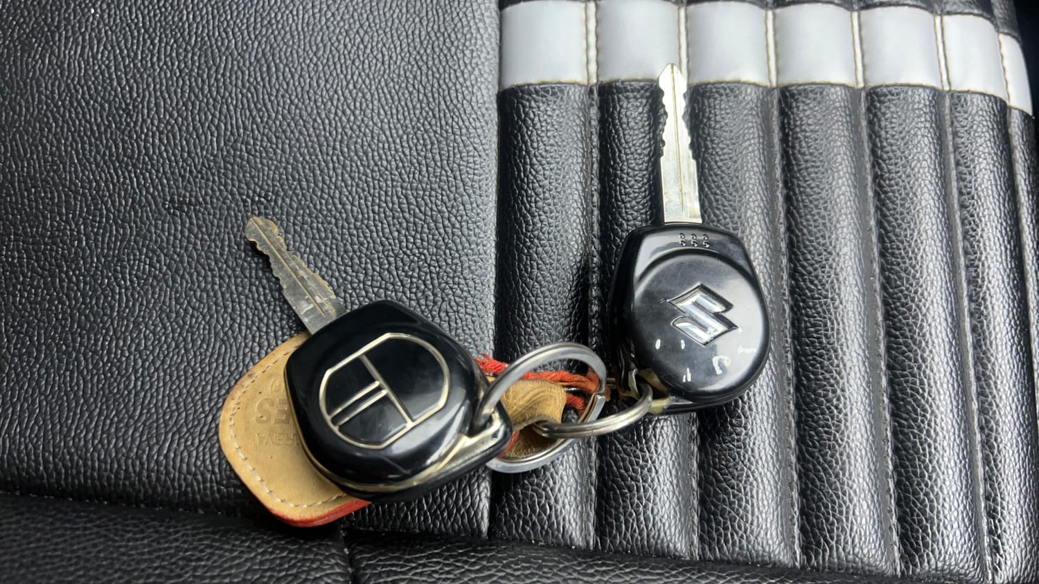 Used 2022 Maruti Suzuki Swift VXi Petrol Manual extra CAR KEY VIEW