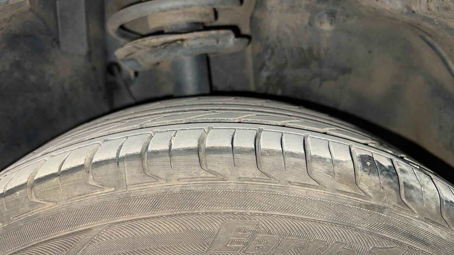 Used 2022 Tata Punch Kaziranga Creative AMT Petrol Automatic tyres RIGHT FRONT TYRE TREAD VIEW