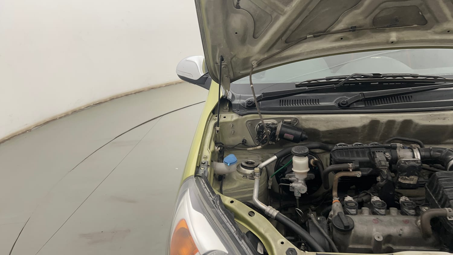 Used 2018 Maruti Suzuki Alto 800 [2016-2019] Utsav Edition Petrol Manual engine ENGINE RIGHT SIDE HINGE & APRON VIEW