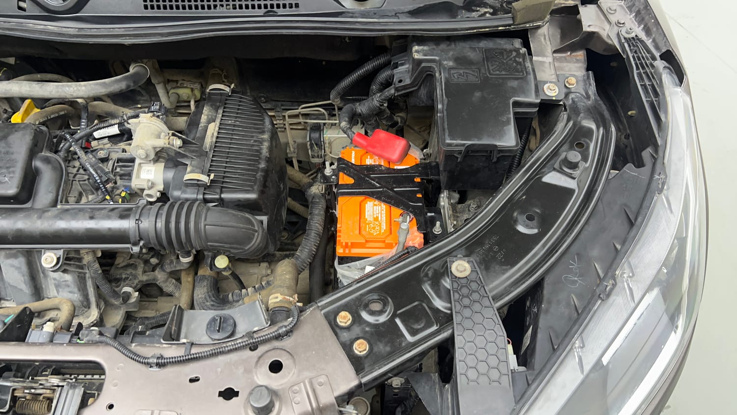 Used 2023 Nissan Magnite XE Petrol Manual engine ENGINE LEFT SIDE VIEW