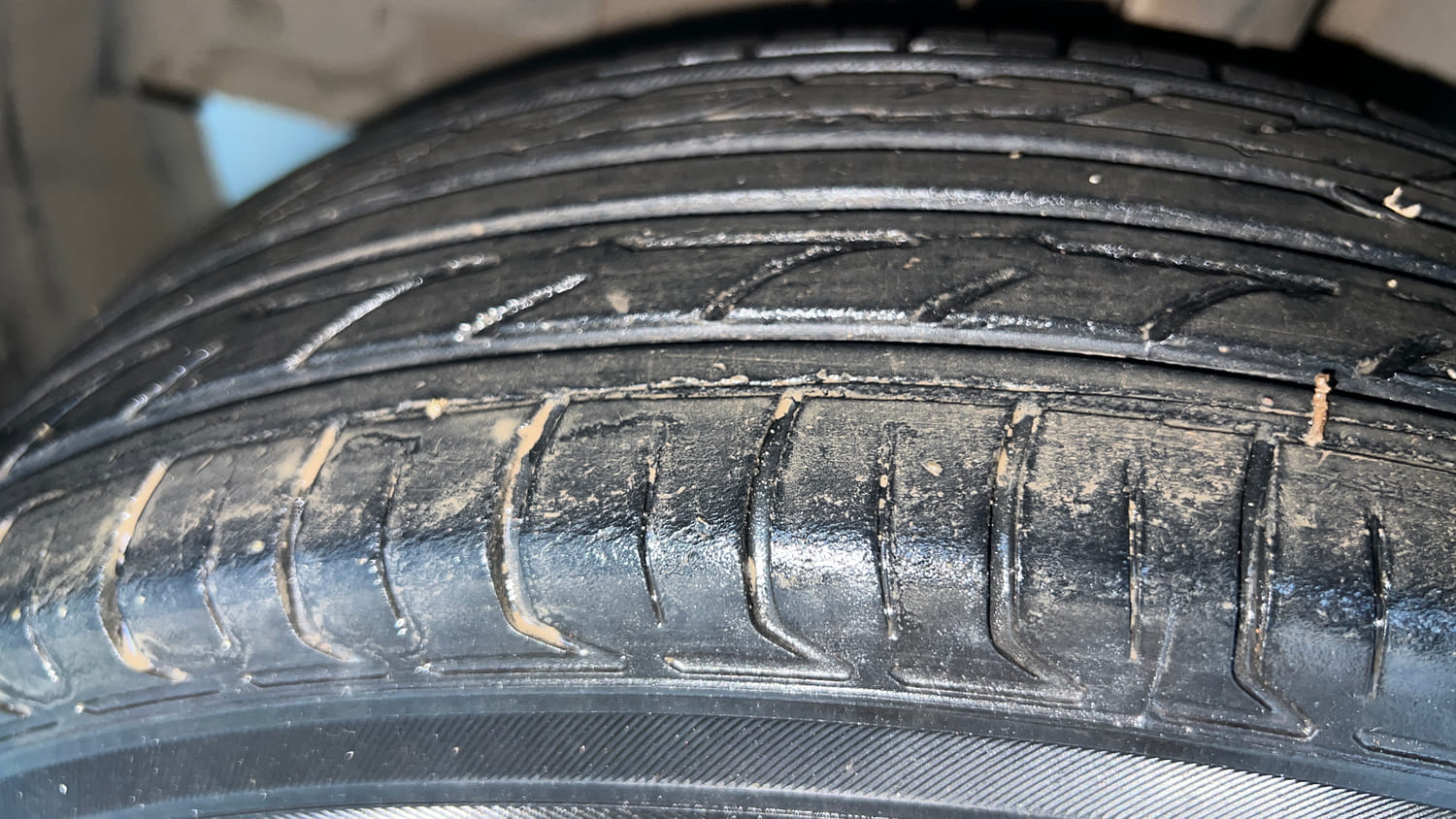Used 2017 Renault Kwid 1.0 RXT Petrol Manual tyres LEFT FRONT TYRE TREAD VIEW