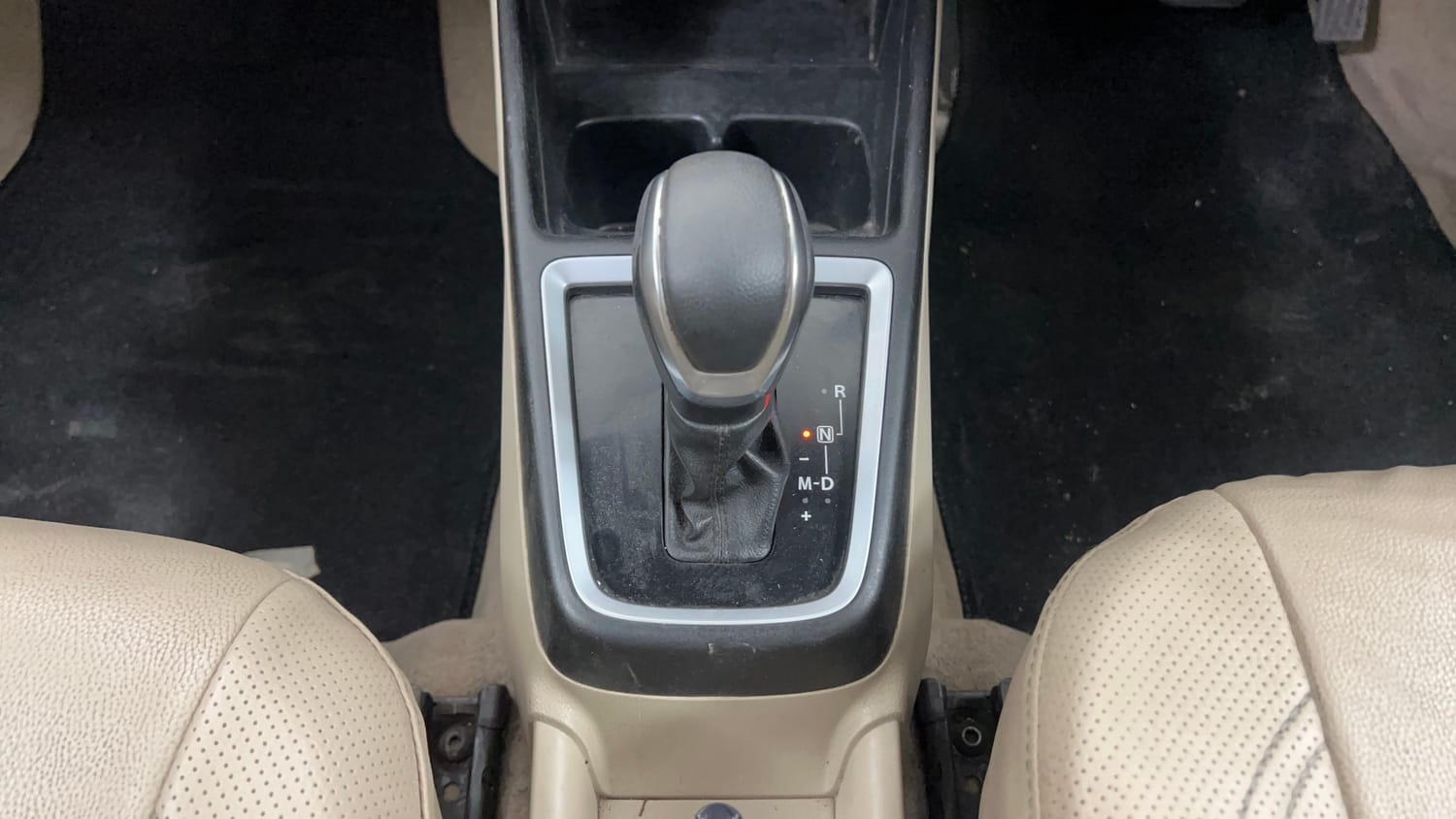 Used 2018 Maruti Suzuki Dzire VDi AMT Diesel Automatic interior GEAR  KNOB VIEW