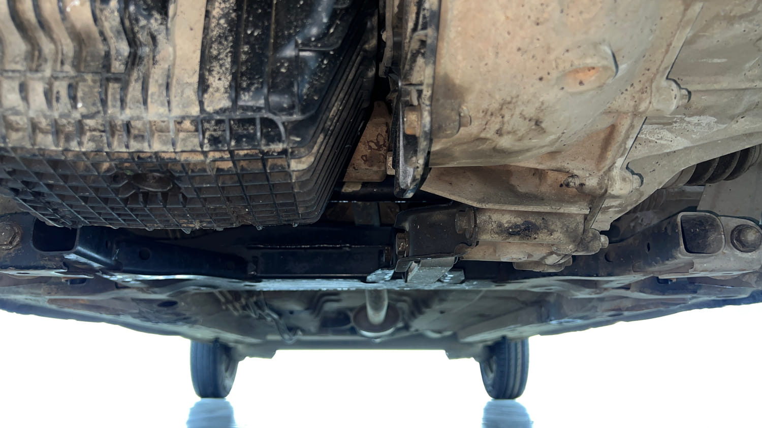 Used 2017 Renault Kwid 1.0 RXT Petrol Manual extra FRONT LEFT UNDERBODY VIEW