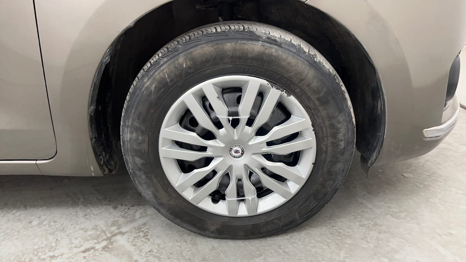 Used 2018 Maruti Suzuki Dzire VDi AMT Diesel Automatic tyres RIGHT FRONT TYRE RIM VIEW