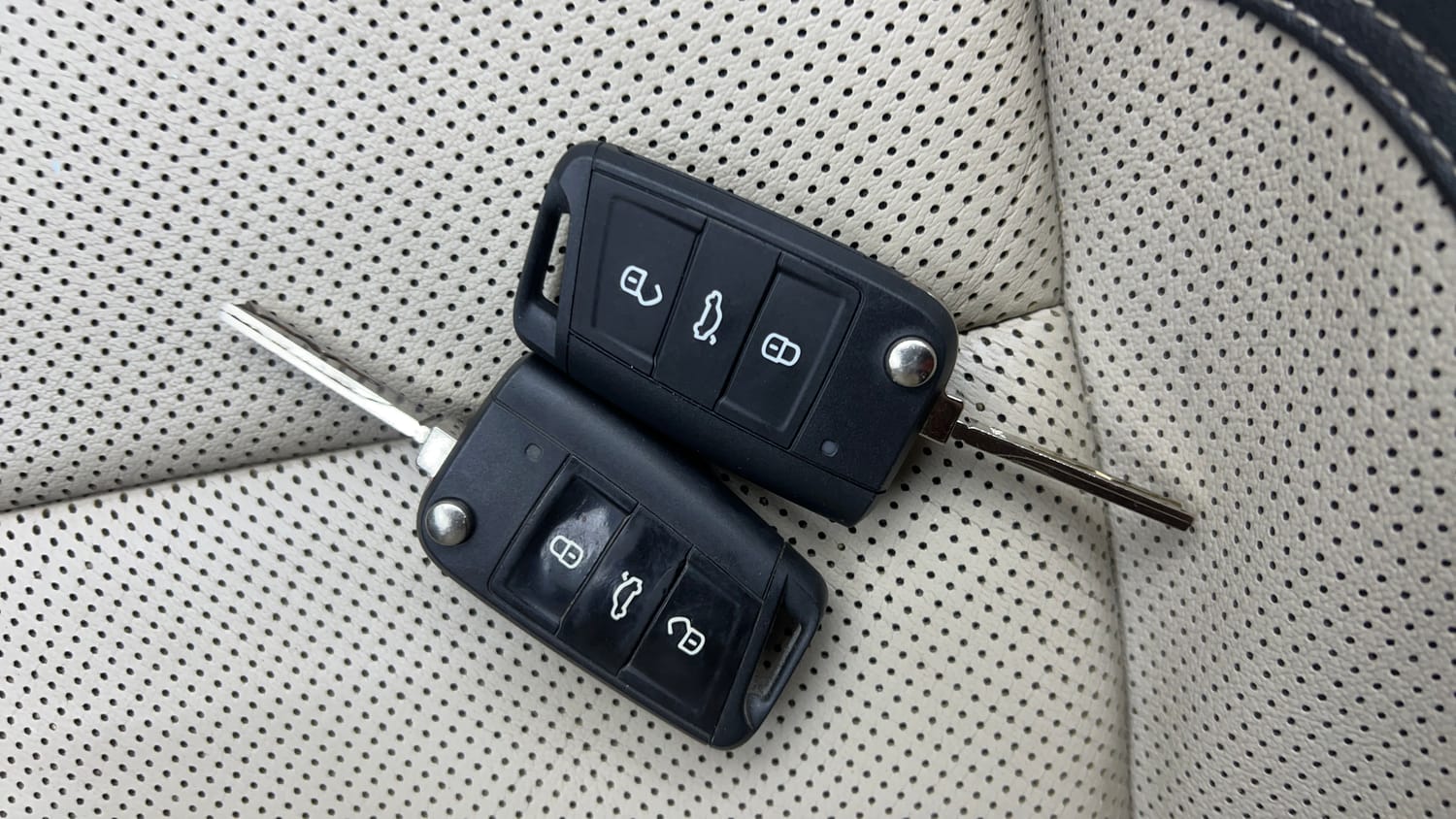 Used 2023 Skoda Slavia Style 1.5L TSI DSG Petrol Automatic extra CAR KEY VIEW