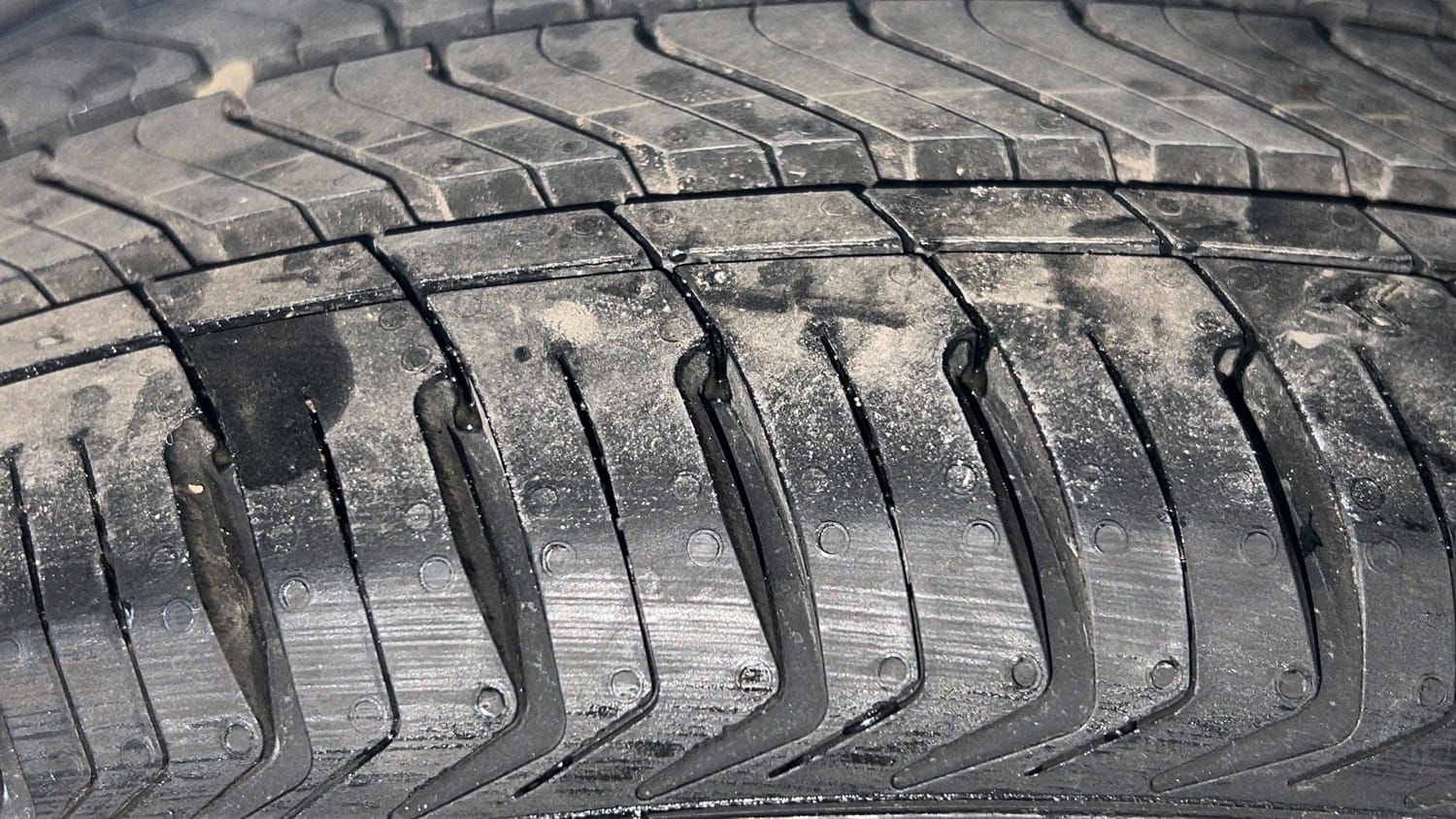 Used 2015 Hyundai Elite i20 Asta 1.2 Petrol Manual tyres RIGHT FRONT TYRE TREAD VIEW