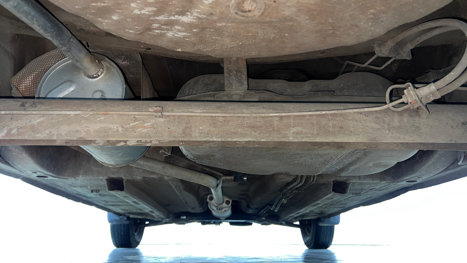 Used 2017 Renault Kwid 1.0 RXT Petrol Manual extra REAR UNDERBODY VIEW (TAKEN FROM REAR)