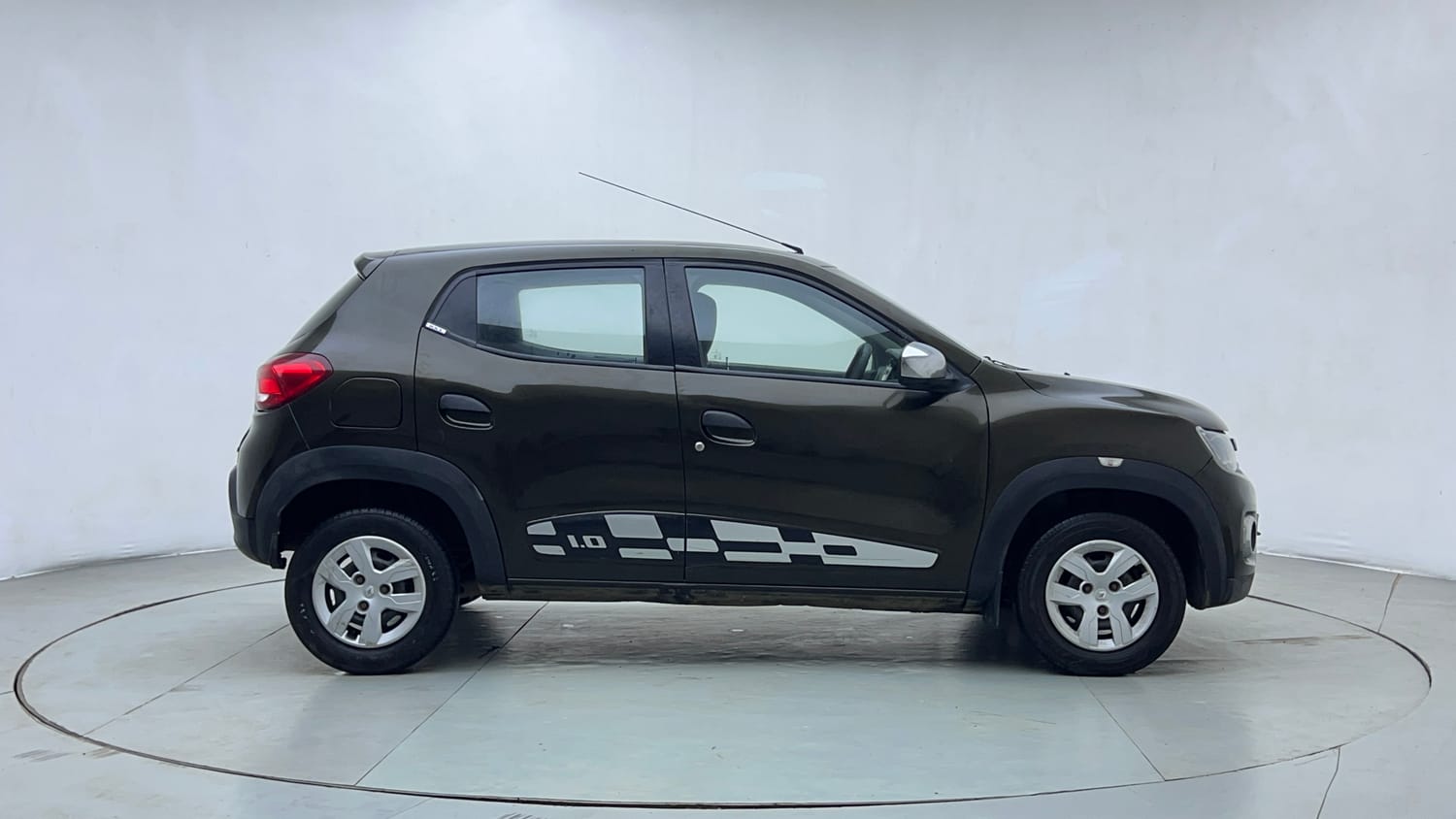 Used 2017 Renault Kwid 1.0 RXT Petrol Manual exterior RIGHT SIDE VIEW