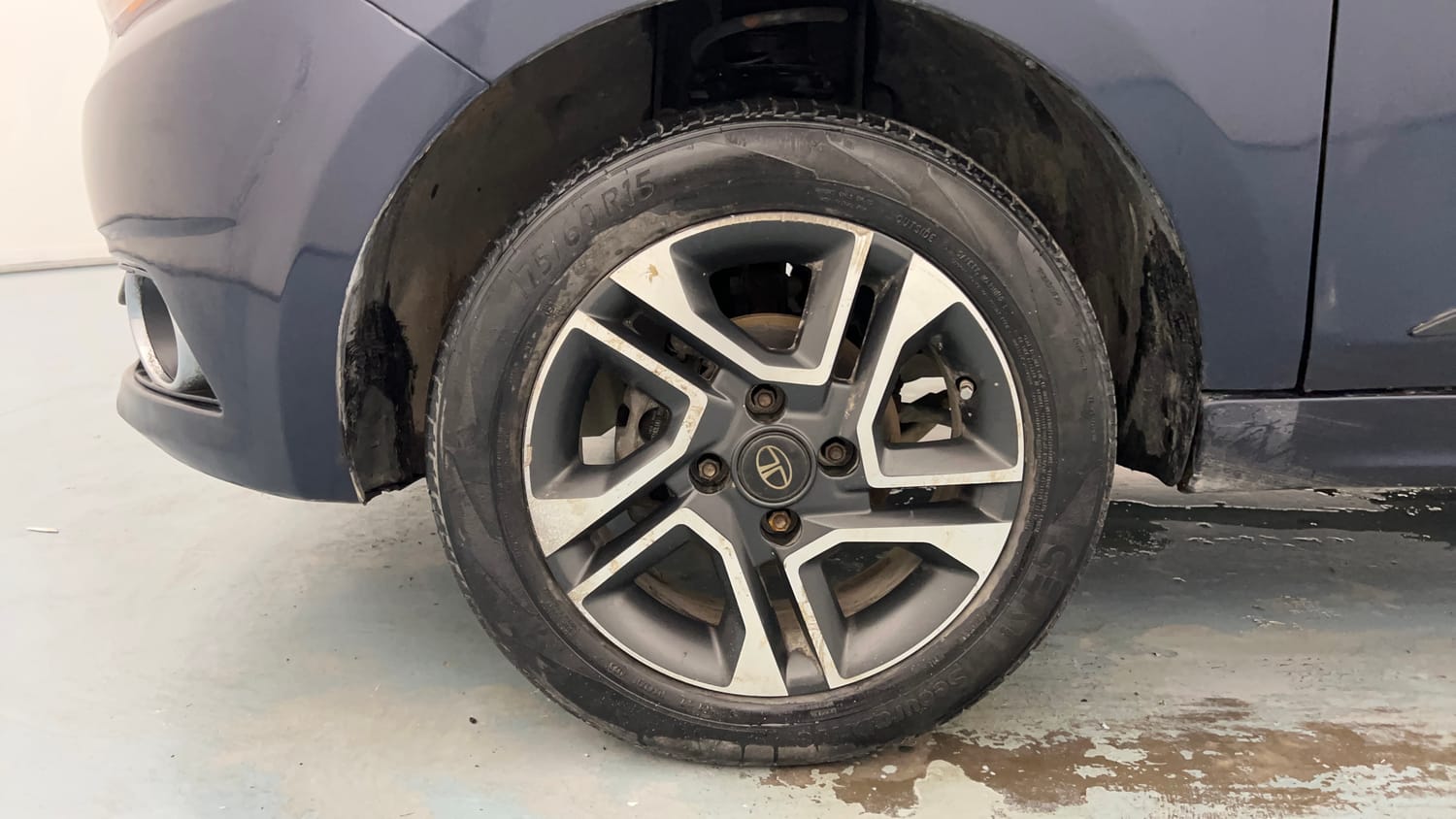 Used 2019 Tata Tigor Revotron XZ+ Petrol Manual tyres LEFT FRONT TYRE RIM VIEW