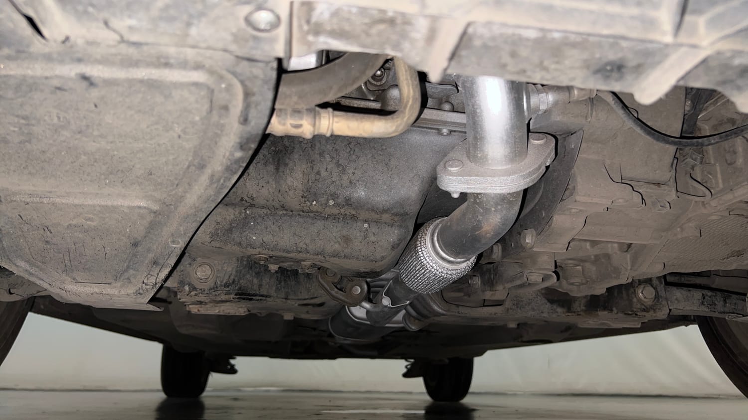 Used 2016 Volkswagen Vento Highline Petrol AT Petrol Automatic extra FRONT LEFT UNDERBODY VIEW