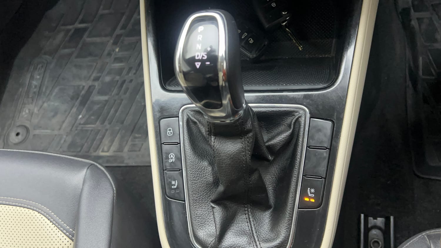 Used 2023 Skoda Slavia Style 1.5L TSI DSG Petrol Automatic interior GEAR  KNOB VIEW