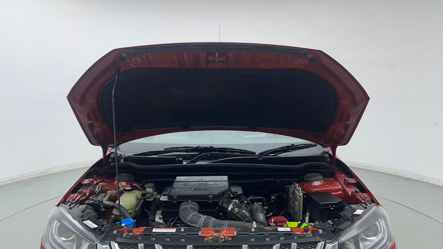 Used 2018 Maruti Suzuki Vitara Brezza ZDI Plus  Dual Tone Diesel Manual engine ENGINE & BONNET OPEN FRONT VIEW