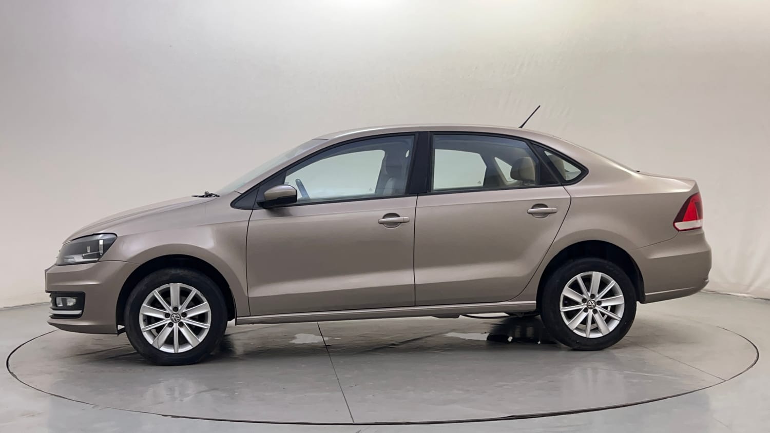 Used 2016 Volkswagen Vento Highline Petrol AT Petrol Automatic exterior LEFT SIDE VIEW
