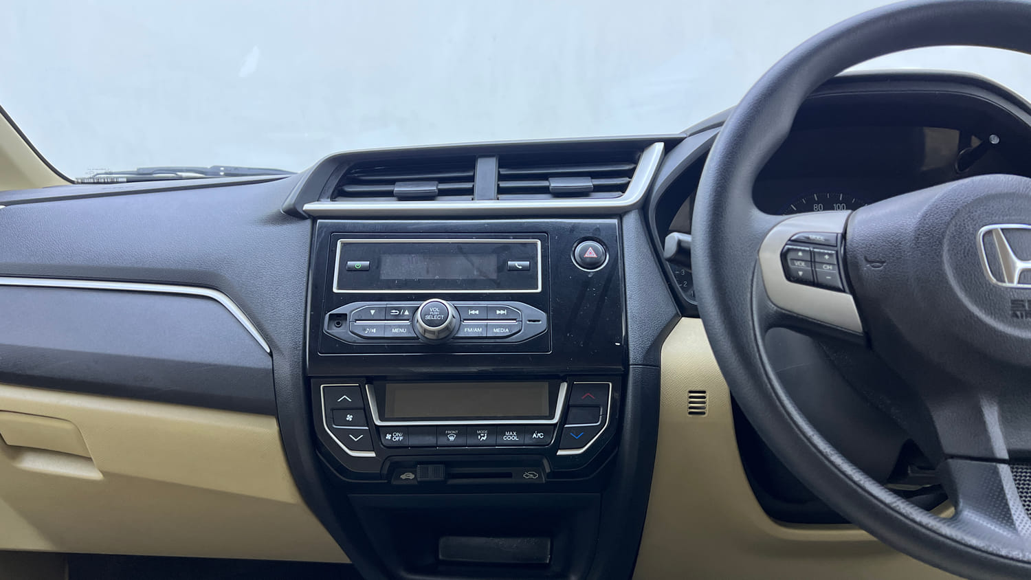 Used 2017 Honda Amaze 1.2 S i-VTEC Opt Petrol Manual interior MUSIC SYSTEM & AC CONTROL VIEW