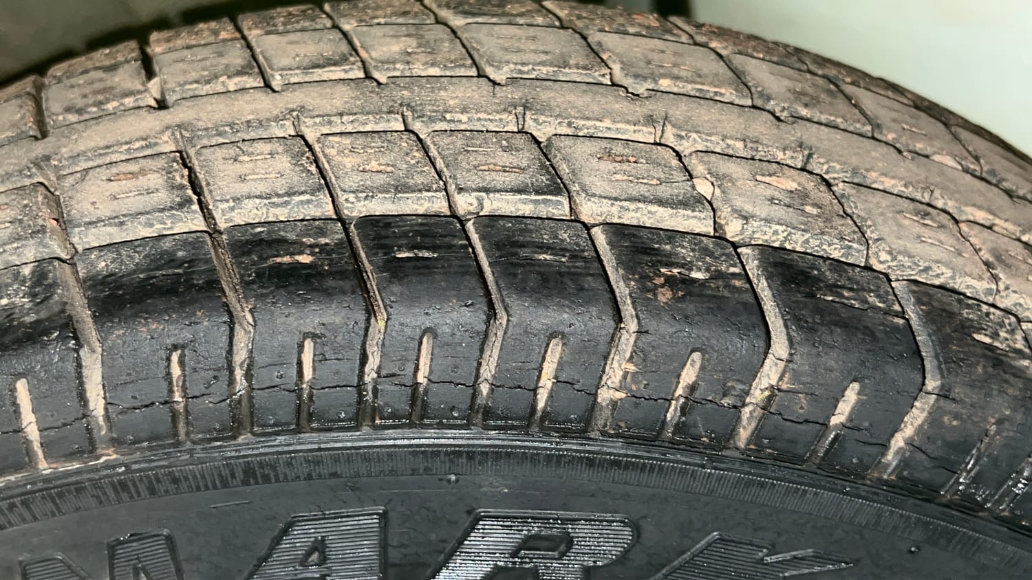 Used 2018 Maruti Suzuki Alto 800 [2016-2019] Utsav Edition Petrol Manual tyres LEFT REAR TYRE TREAD VIEW