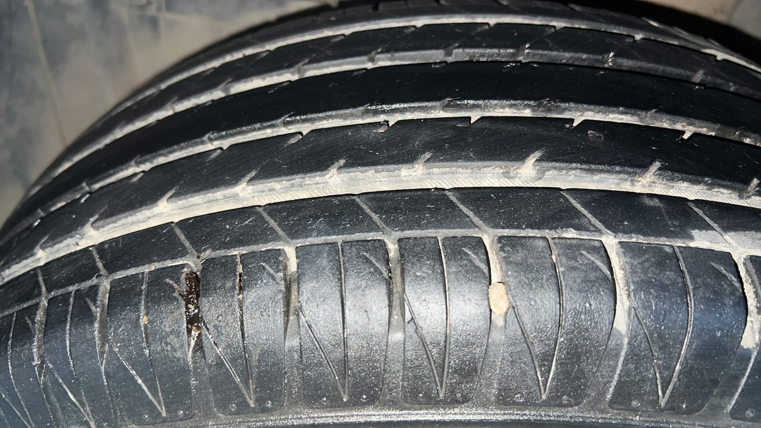 Used 2018 Maruti Suzuki Vitara Brezza ZDI Plus  Dual Tone Diesel Manual tyres LEFT FRONT TYRE TREAD VIEW