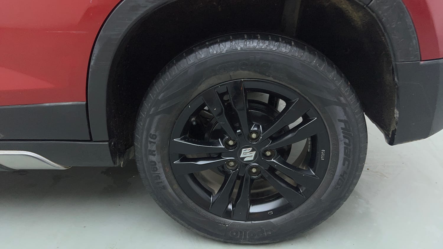 Used 2018 Maruti Suzuki Vitara Brezza ZDI Plus  Dual Tone Diesel Manual tyres LEFT REAR TYRE RIM VIEW