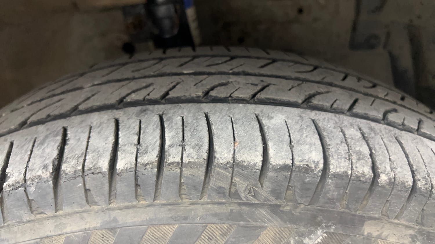 Used 2012 Maruti Suzuki Swift Dzire VXI Petrol Manual tyres RIGHT FRONT TYRE TREAD VIEW
