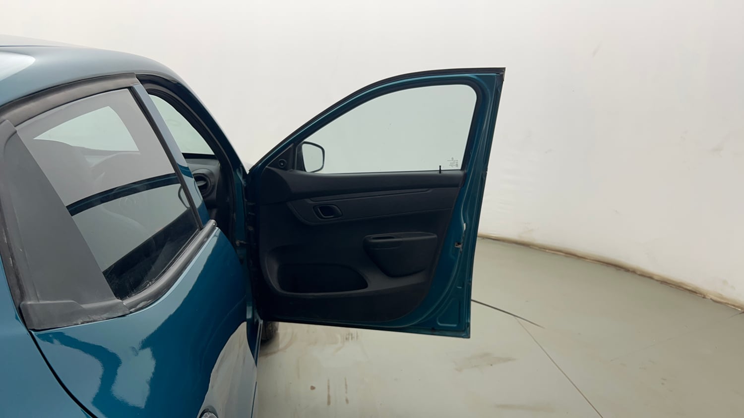 Used 2022 Renault Kwid RXL (O) 0.8 Petrol Manual interior RIGHT FRONT DOOR OPEN VIEW