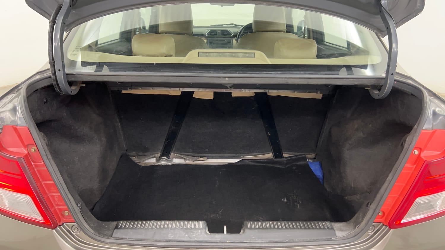 Used 2018 Maruti Suzuki Dzire VDi AMT Diesel Automatic interior DICKY INSIDE VIEW