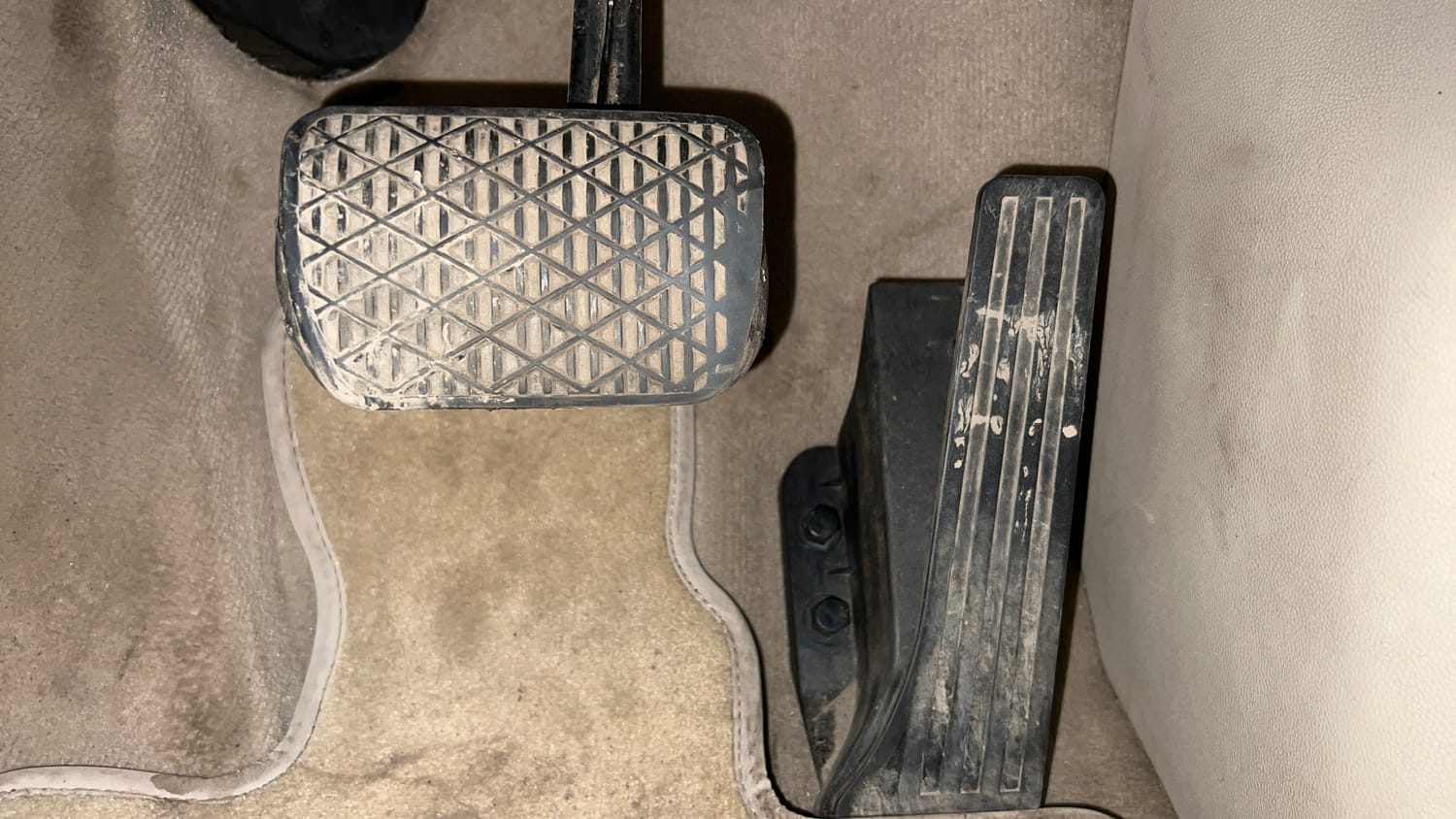 Used 2014 Mercedes-Benz E-Class E250 CDI Avantgarde Diesel Automatic interior PEDALS VIEW