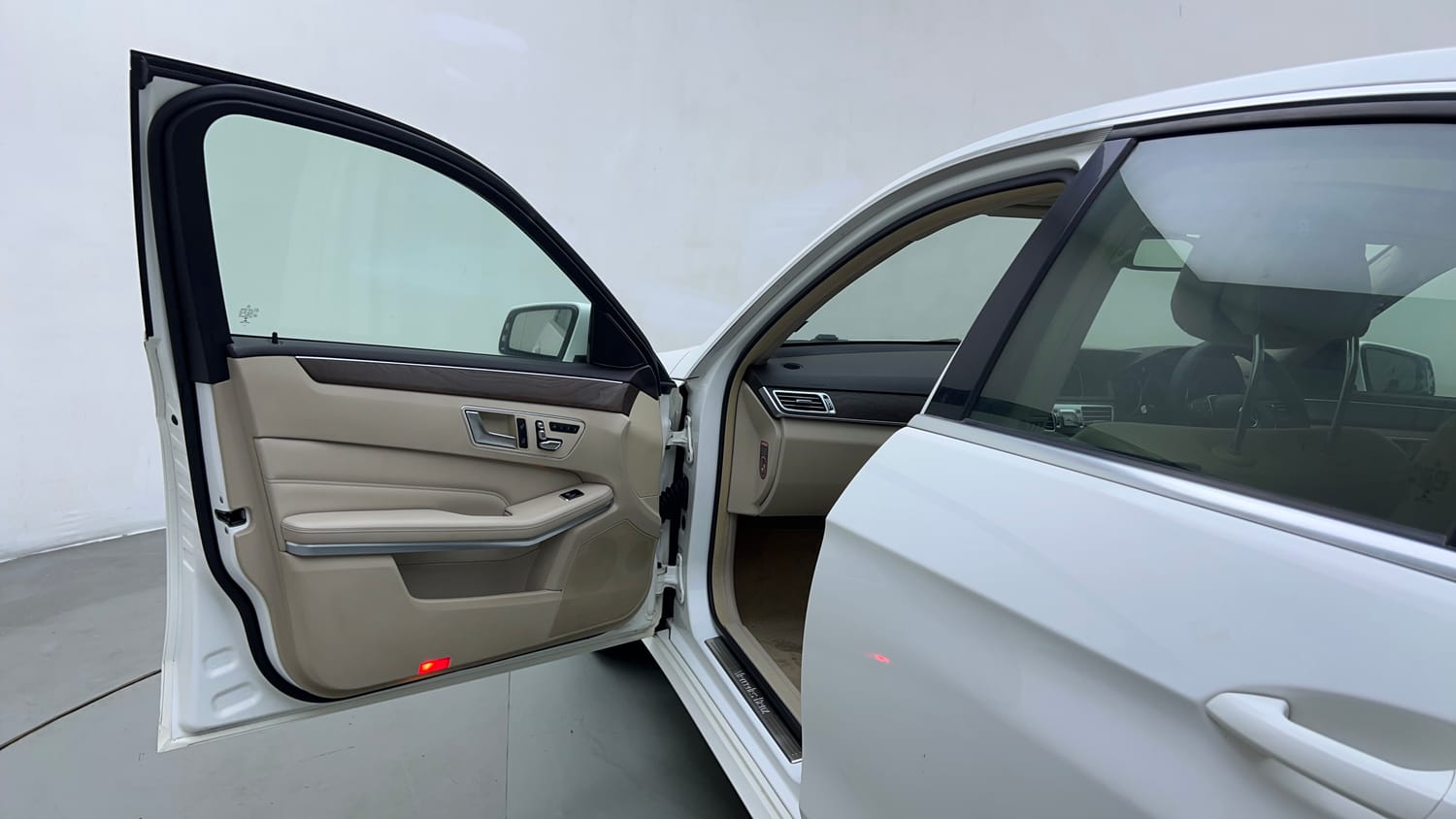 Used 2014 Mercedes-Benz E-Class E250 CDI Avantgarde Diesel Automatic interior LEFT FRONT DOOR OPEN VIEW