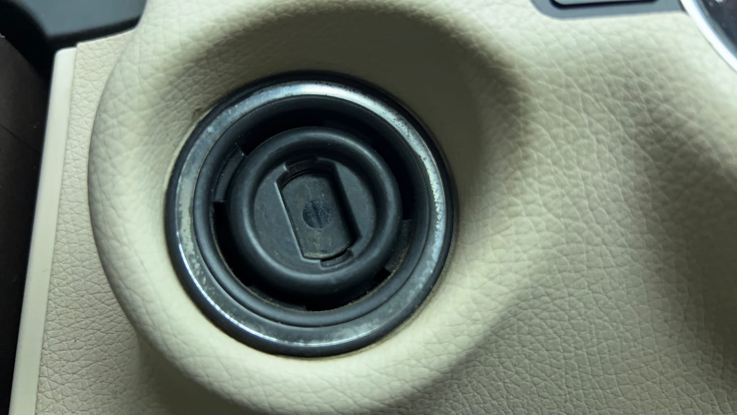 Used 2014 Mercedes-Benz E-Class E250 CDI Avantgarde Diesel Automatic top_features Keyless start