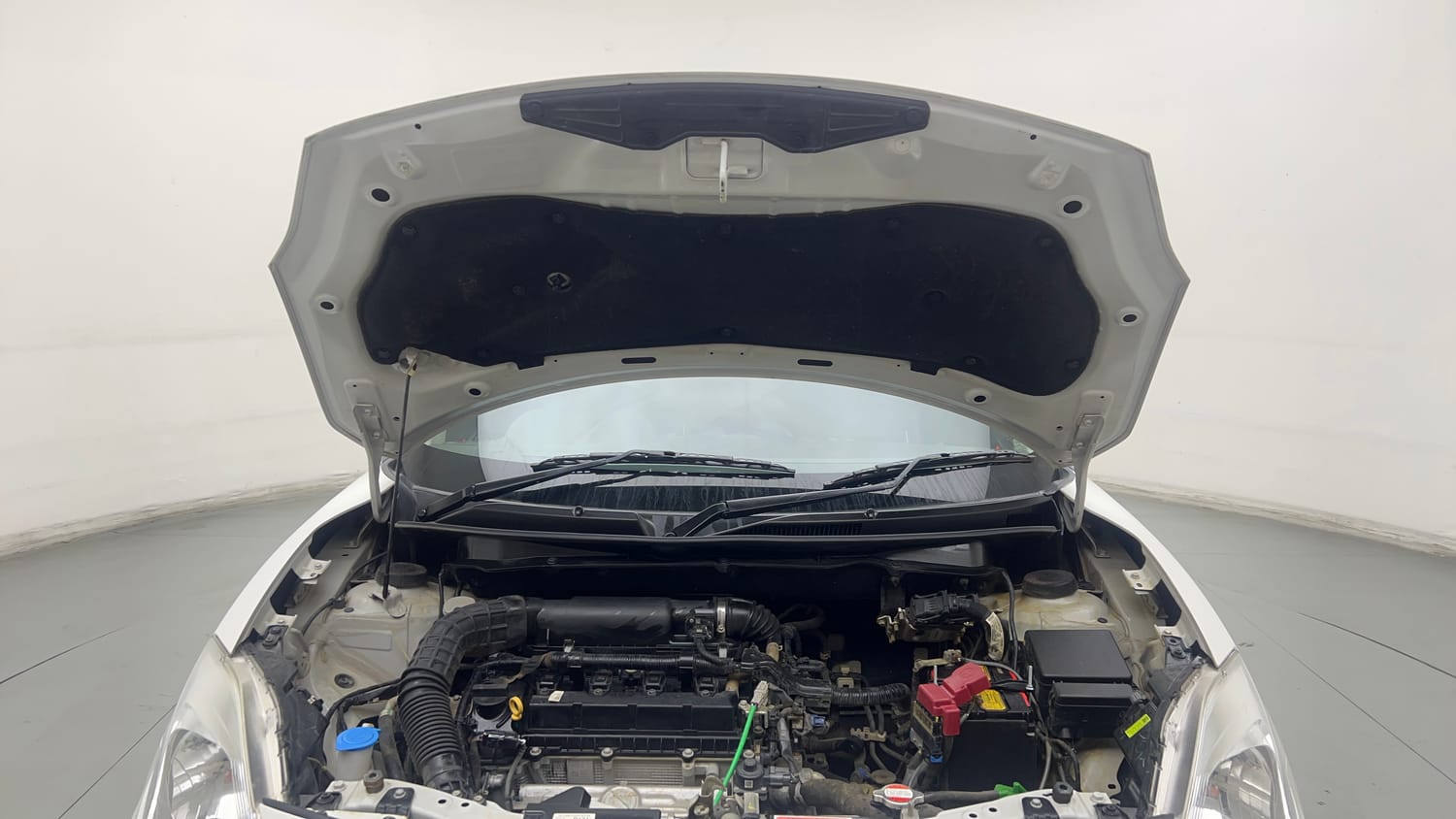 Used 2022 Maruti Suzuki Swift VXi Petrol Manual engine ENGINE & BONNET OPEN FRONT VIEW