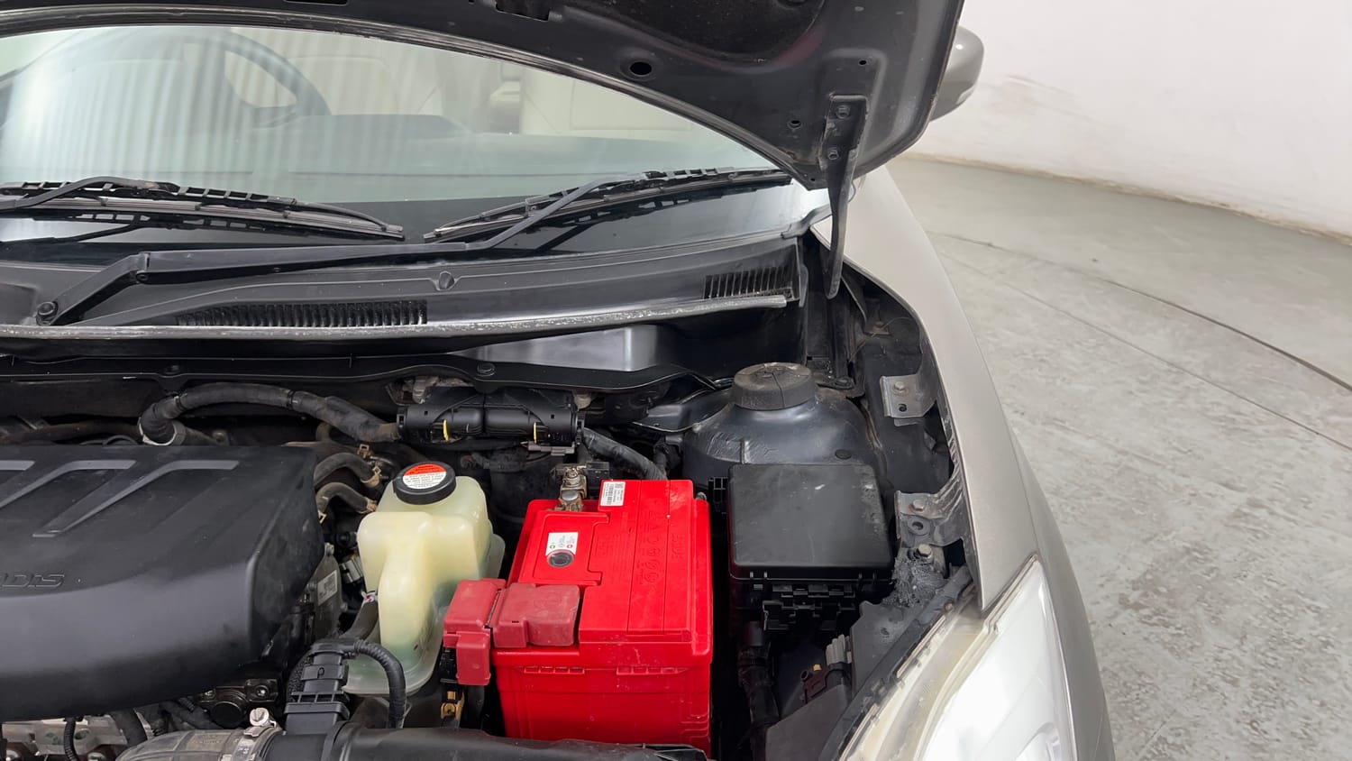 Used 2018 Maruti Suzuki Dzire VDi AMT Diesel Automatic engine ENGINE LEFT SIDE HINGE & APRON VIEW