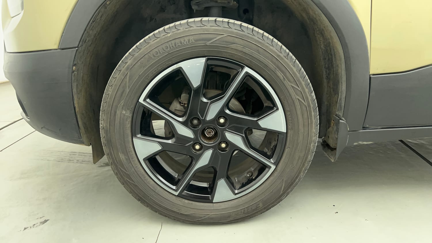 Used 2022 Tata Punch Kaziranga Creative AMT Petrol Automatic tyres LEFT FRONT TYRE RIM VIEW