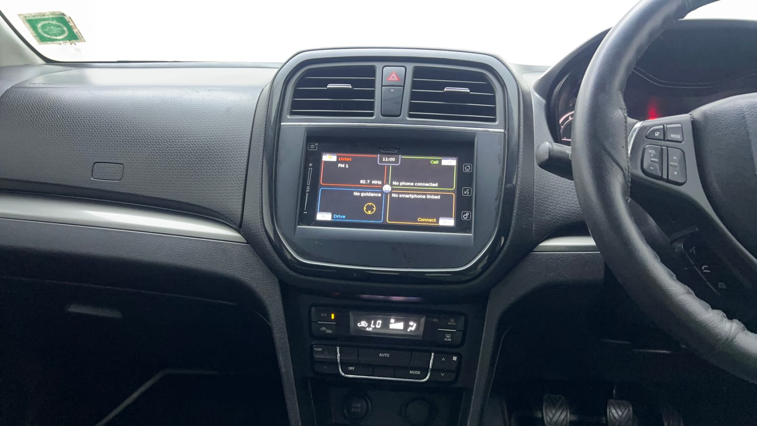 Used 2018 Maruti Suzuki Vitara Brezza ZDI Plus  Dual Tone Diesel Manual top_features Integrated (in-dash) music system