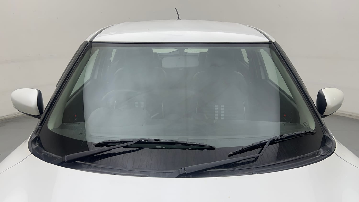 Used 2022 Maruti Suzuki Swift VXi Petrol Manual exterior FRONT WINDSHIELD VIEW