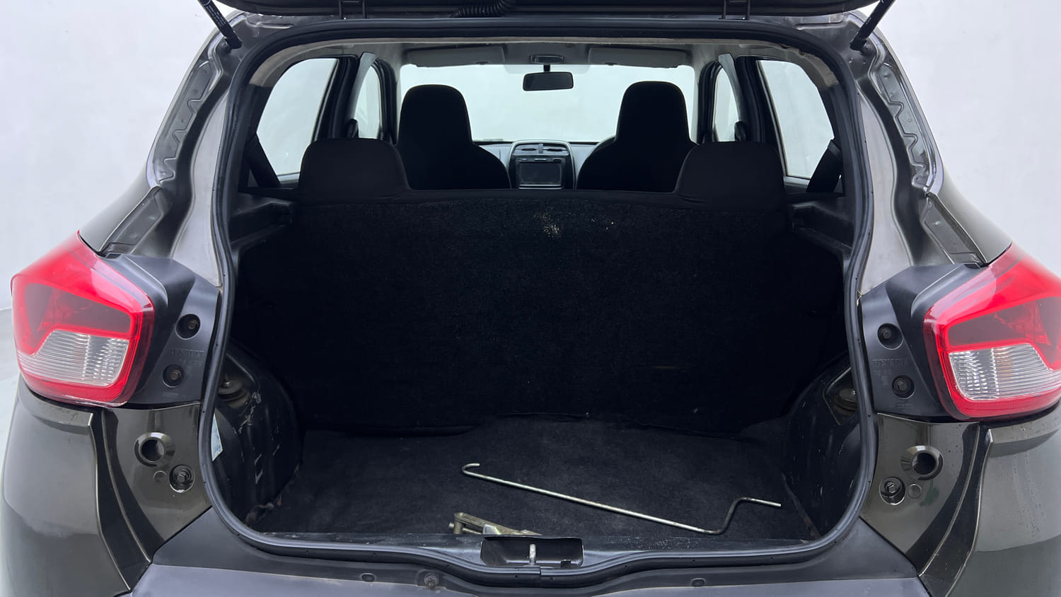 Used 2017 Renault Kwid 1.0 RXT Petrol Manual interior DICKY INSIDE VIEW