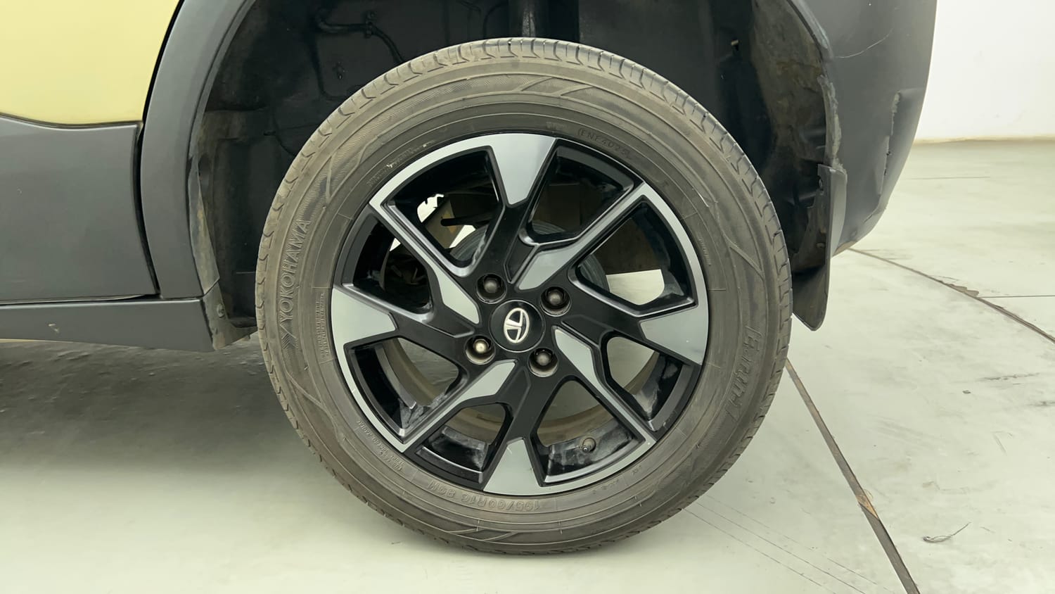 Used 2022 Tata Punch Kaziranga Creative AMT Petrol Automatic tyres LEFT REAR TYRE RIM VIEW