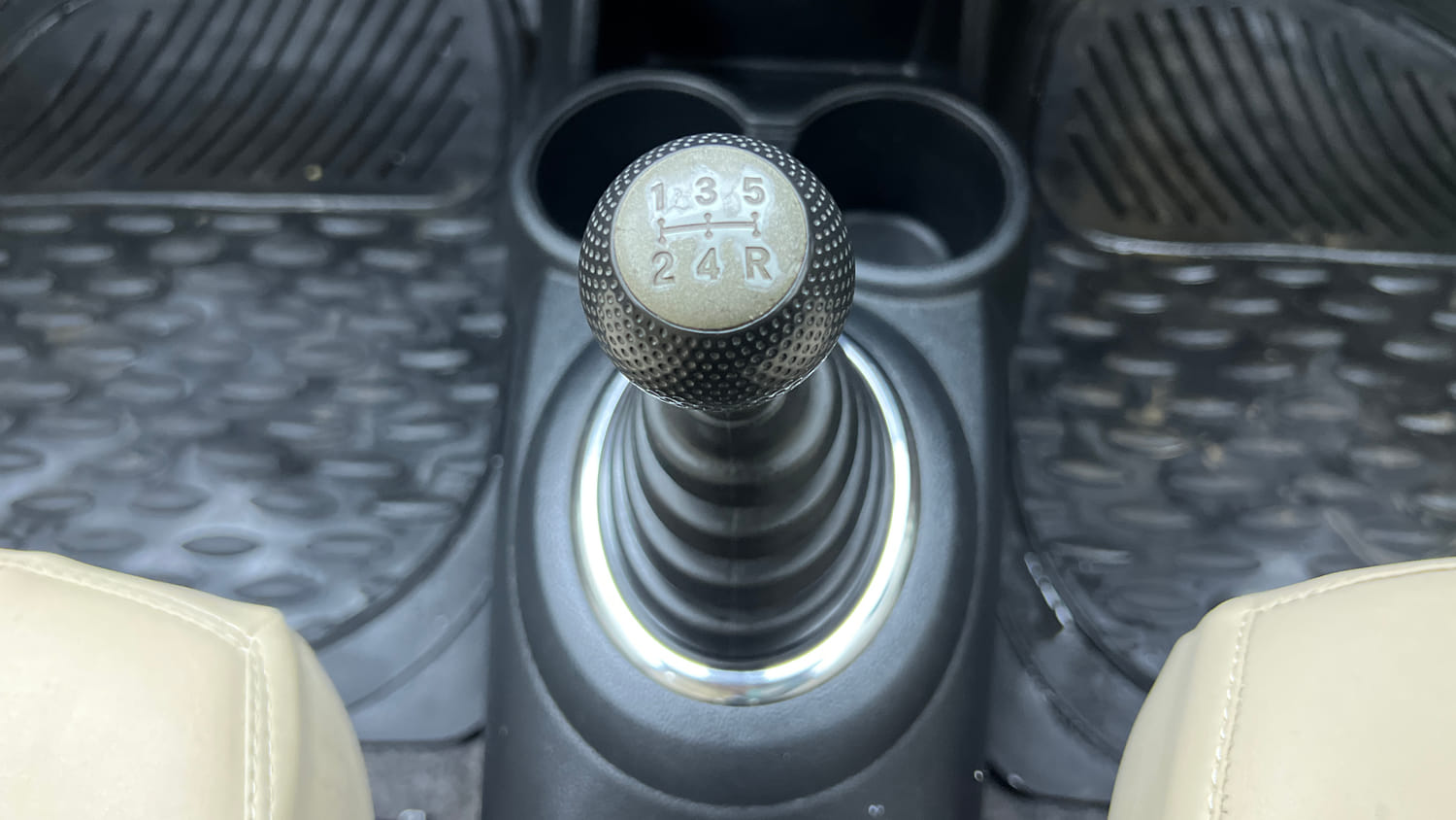 Used 2017 Honda Amaze 1.2 S i-VTEC Opt Petrol Manual interior GEAR  KNOB VIEW
