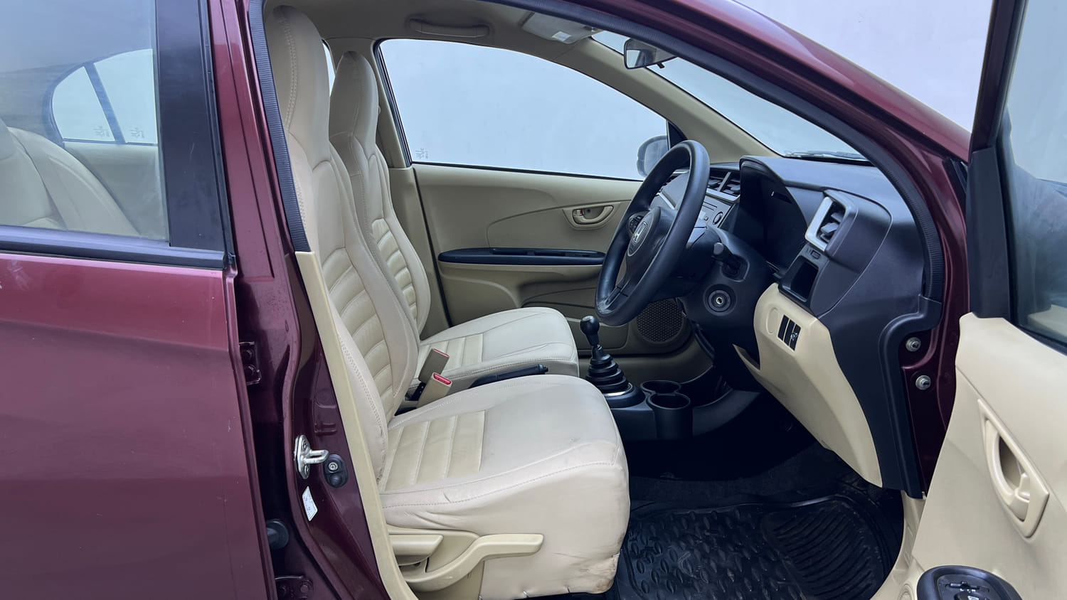Used 2017 Honda Amaze 1.2 S i-VTEC Opt Petrol Manual interior RIGHT SIDE FRONT DOOR CABIN VIEW