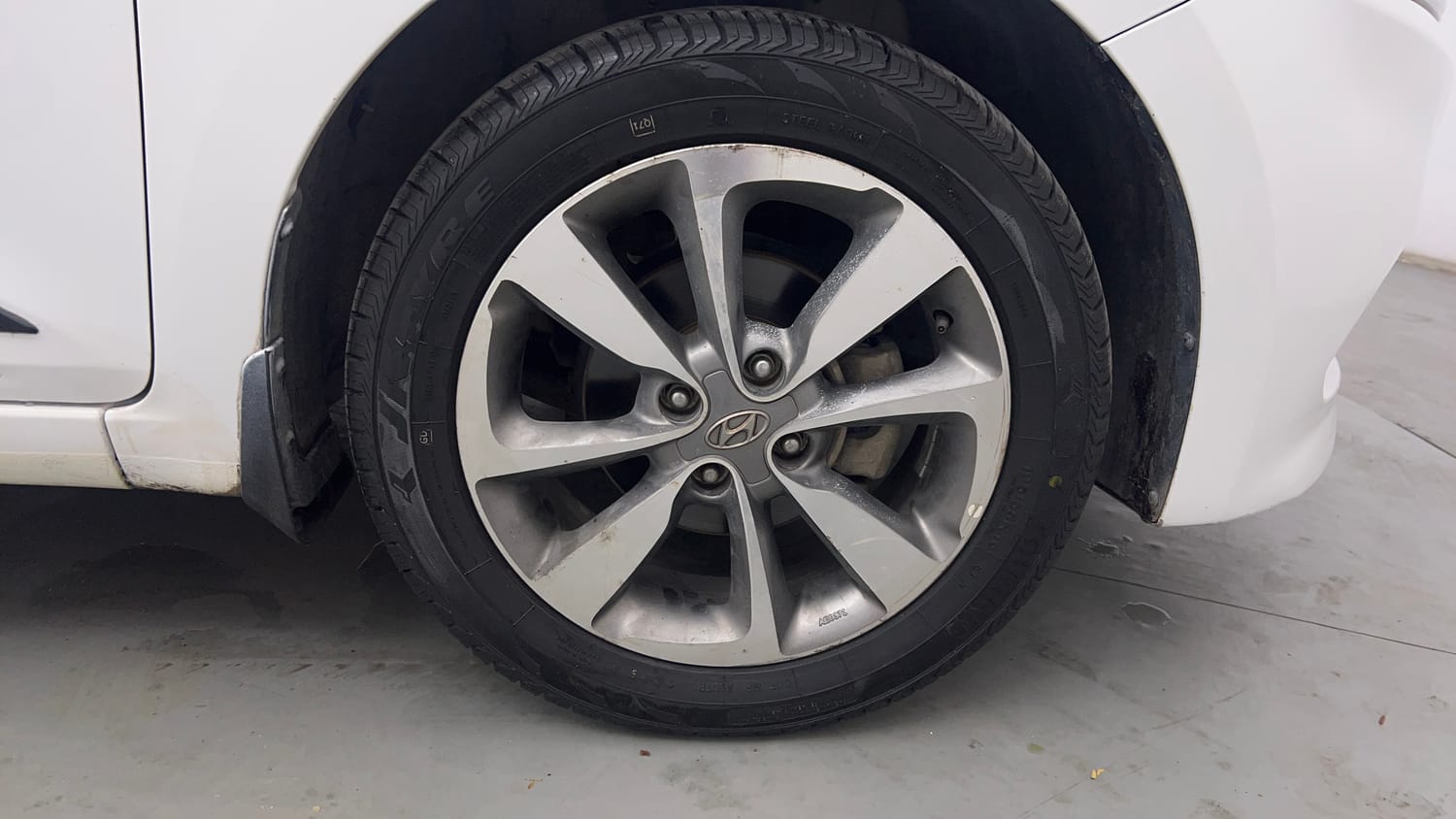 Used 2015 Hyundai Elite i20 Asta 1.2 Petrol Manual tyres RIGHT FRONT TYRE RIM VIEW
