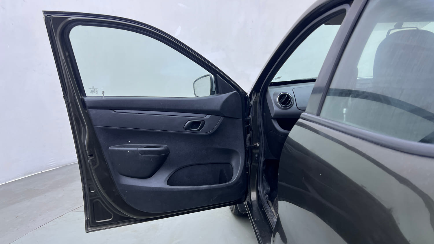 Used 2017 Renault Kwid 1.0 RXT Petrol Manual interior LEFT FRONT DOOR OPEN VIEW