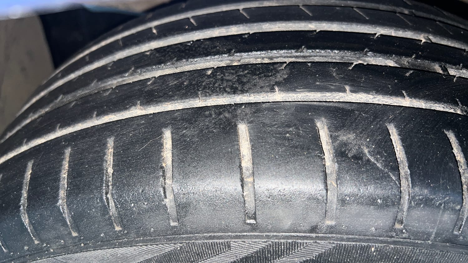 Used 2017 Maruti Suzuki Baleno Zeta 1.2 Petrol Manual tyres LEFT FRONT TYRE TREAD VIEW