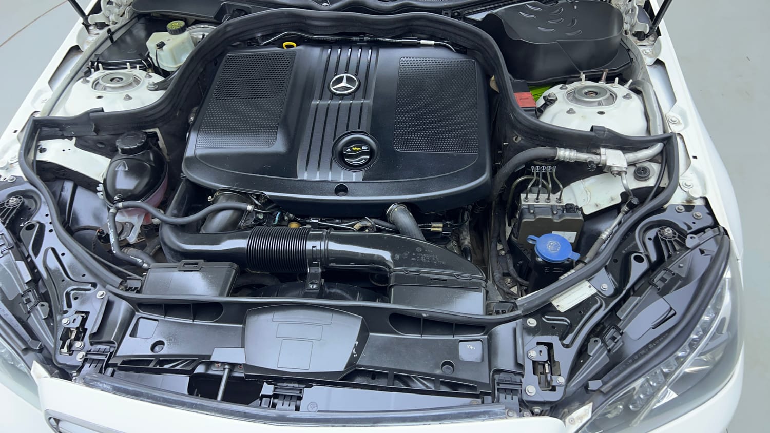 Used 2014 Mercedes-Benz E-Class E250 CDI Avantgarde Diesel Automatic engine ENGINE LEFT SIDE VIEW